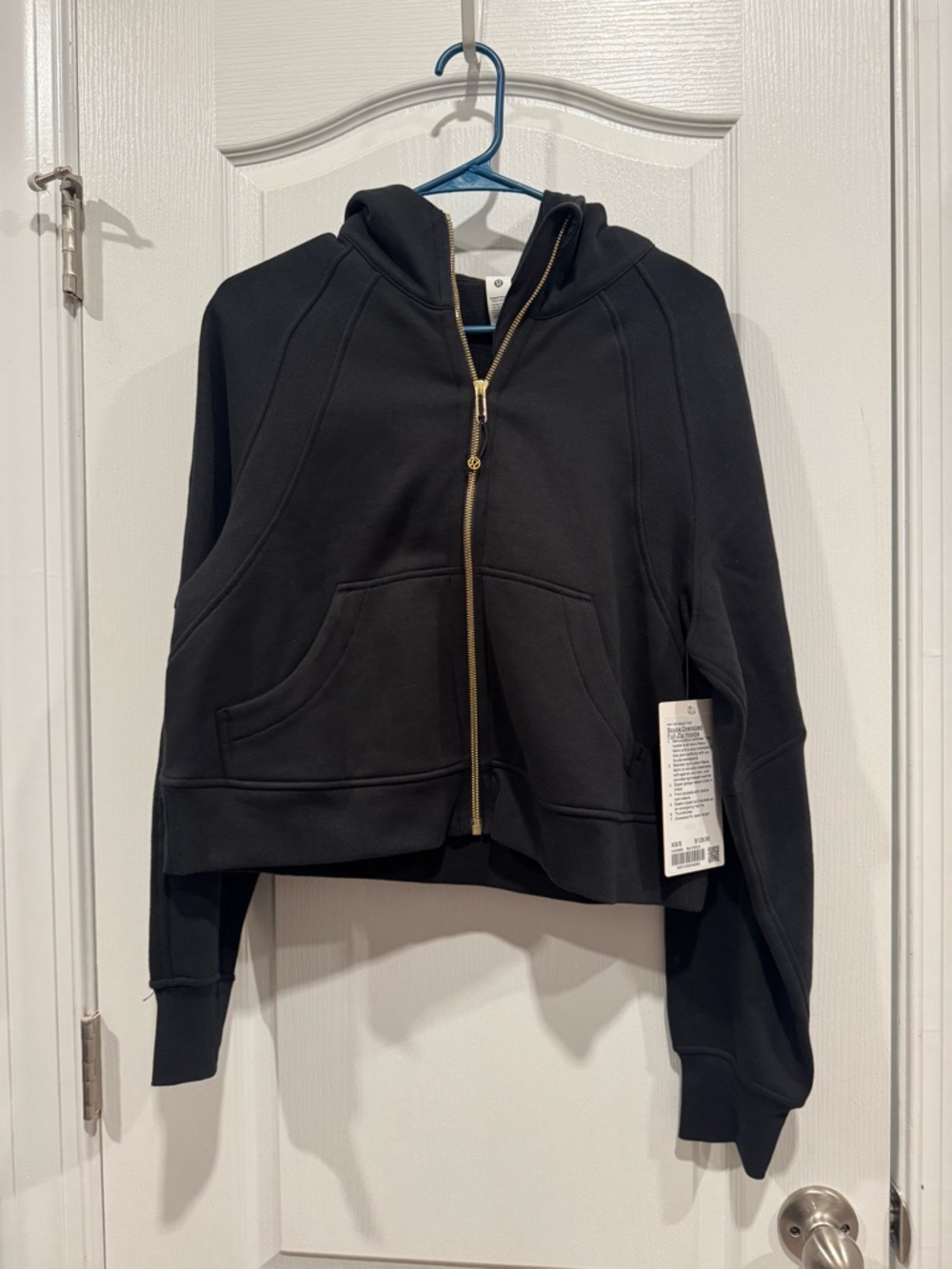 Lululemon *RARE* NWT Scuba Oversized Full-Zip Hoodie
Black / Gold - Picture 2 of 4